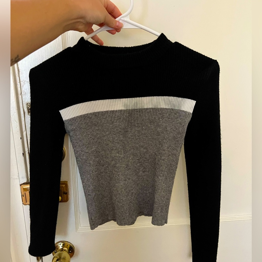 Forever 21 cropped sweater. Size small